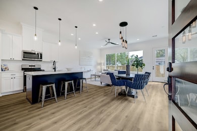 126 Amundsen St unit B, Houston, TX 77009 - photo 3