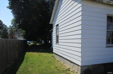 812 N Chicago St, Lincoln, IL 62656 - photo 3