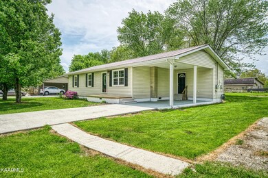 537 Dillon St, Crossville, TN 38555 - photo 2