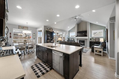 3672 SW Coyote Ln-10