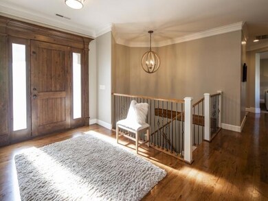2_0200-Foyer_640x480_3778585