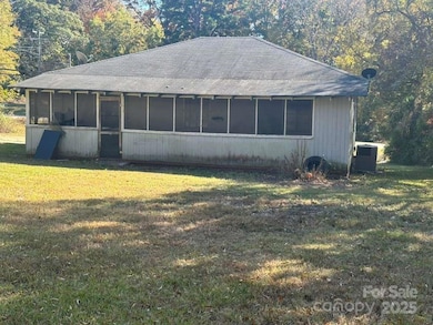 1016 E Arch St, Lancaster, SC 29720 - photo 6