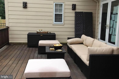 12065 Wetherfield Ln, Potomac, MD 20854 - photo 3