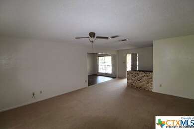 906 Holly St, Copperas Cove, TX 76522 - photo 5