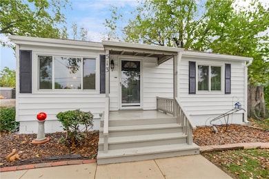 513 E Poplar St, Olathe, KS 66061 - photo 2