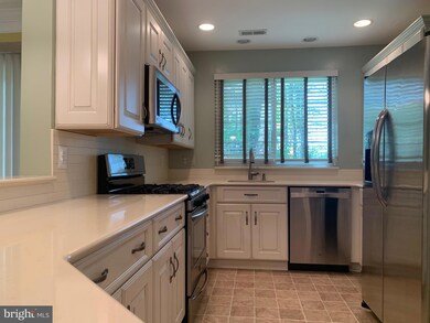 12481 Hayes Ct unit 102, Fairfax, VA 22033 - photo 6