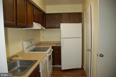 9716 Hagel Cir unit 43/E, Lorton, VA 22079 - photo 5