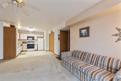 4533 1st Ave SW unit 1, Cedar Rapids, IA 52405 - photo 5