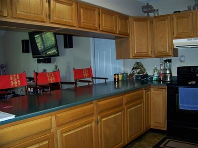 Full kitchen bar great for family events