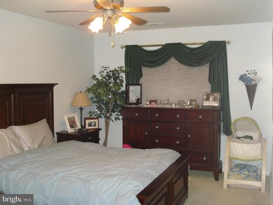 12481 Hayes Ct unit 202, Fairfax, VA 22033 - photo 7