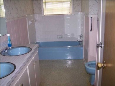 906 Roberta St, New Iberia, LA 70560 - photo 4