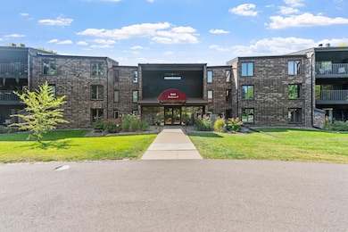 5140 W 102nd St unit 210, Bloomington, MN 55437 - photo 3