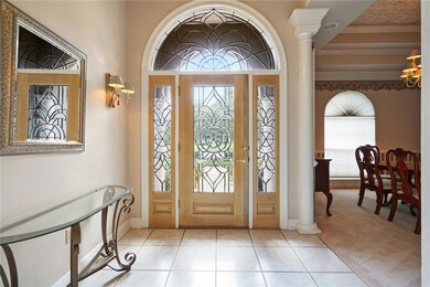 GRAND FOYER WITH 11' TRAY CEILING
