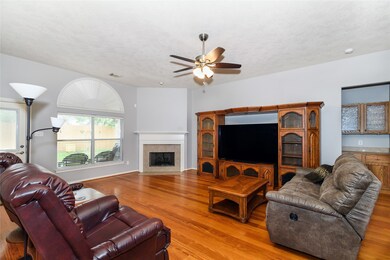 4804 Lakefront Terrace Ct, Pearland, TX 77584 - photo 4