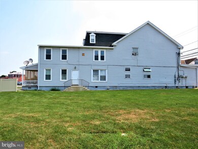 107 E Main St, New Holland, PA 17557 - photo 2