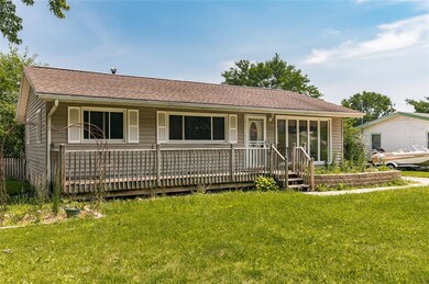 1709 10th St NW, Cedar Rapids, IA 52405 - photo 4