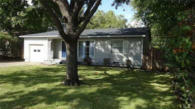 2211 Muret St, Irving, TX 75062 - photo 2