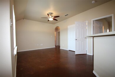 117 Lindas Creek Ln unit 119, Weatherford, TX 76088 - photo 2