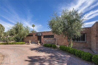 Circular driveway