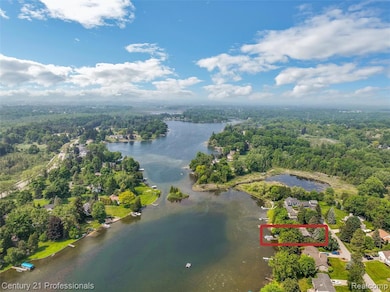 All sports Whipple Lake - 75 acres