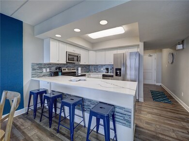 Kitchen breakfast bar