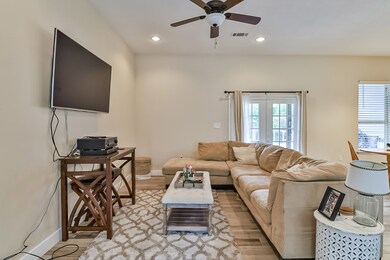 10940 Royal Cir, Cleveland, TX 77328 - photo 4