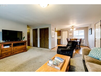 635 Meadow Ln, Creswell, OR 97426 - photo 6