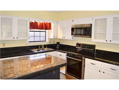 BEAUTIFUL OPEN KITCHEN WITH GRANITE COUNTER TOPS, 