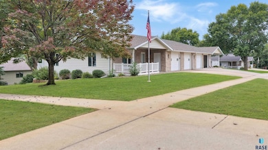 603 W 7th St, Dell Rapids, SD 57022 - photo 4