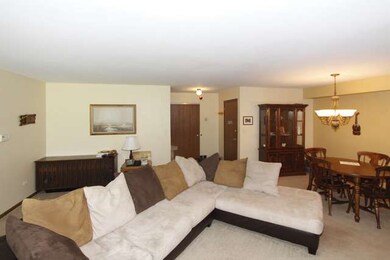 unlisted-address, Schaumburg, IL 60193 - photo 5