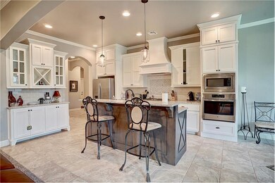 1001 Lindsey Ln, Moore, OK 73160 - photo 3