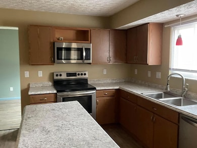 1209 Riegelwood Ln, Columbus, OH 43204 - photo 2