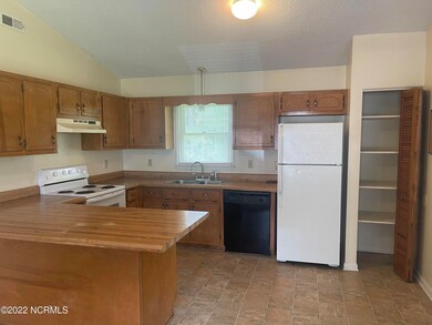 134 Windsor Ct, Jacksonville, NC 28546 - photo 6