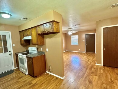 1502 Patricia Dr, Gainesville, TX 76240 - photo 7