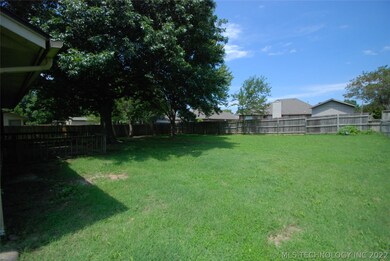 8212 E Lansing St, Broken Arrow, OK 74014 - photo 2