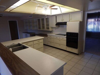 17410 N Lindgren Ave, Sun City, AZ 85373 - photo 6