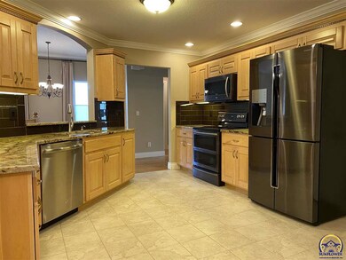 1113 SW Red Oaks Place, Topeka, KS 66615 - photo 6