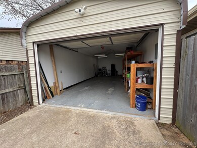 819 N Boyd Cir, Sapulpa, OK 74066 - photo 3