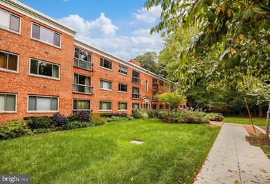 2711 Ordway St NW unit 111, Washington, DC 20008 - photo 2