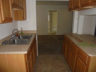 720 Pine St, Waukegan, IL 60085 - photo 4