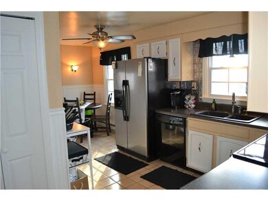 Kitchen. All newer kitchen appliances stay with ho