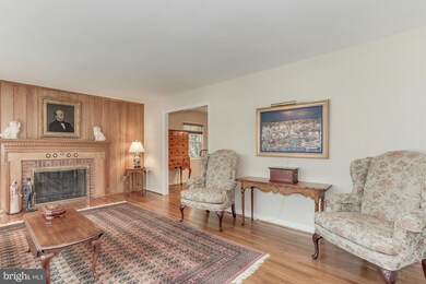 2427 Lexington Rd, Falls Church, VA 22043 - photo 3