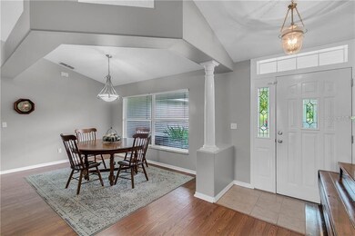 Beautiful entrance, with column and gorgeous front