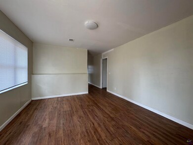 33 Mitchell St unit B, Hawkinsville, GA 31036 - photo 3