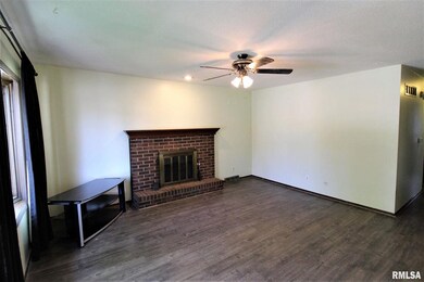 1134 N Stark St, Davenport, IA 52804 - photo 3