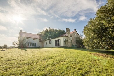 457 Bob Moritz Dr, Fredericksburg, TX 78624 - photo 5