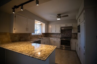 200 Lindsey Ave, Bay City, TX 77414 - photo 5