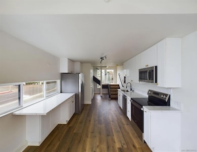 3046 Nimitz Blvd, San Diego, CA 92106 - photo 5