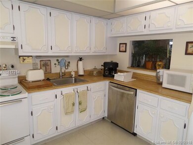 Spotless kitchen with pass through to dining room