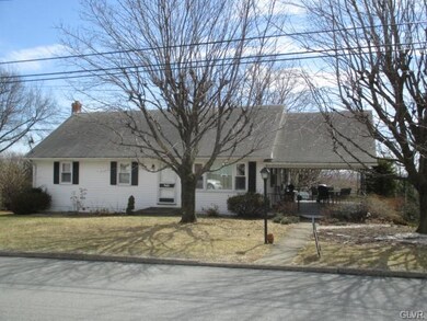 404 E Laurel Ave, Pen Argyl, PA 18072 - photo 2